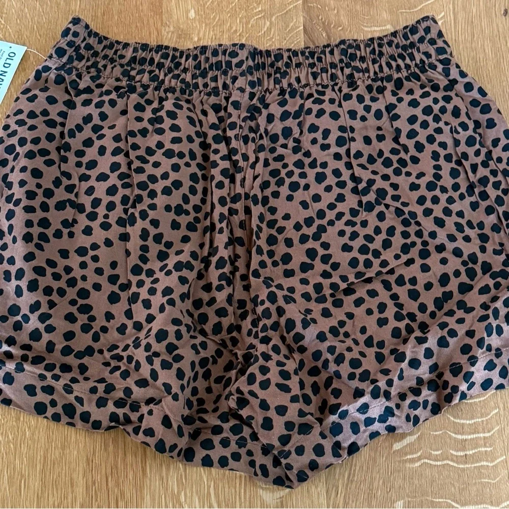 π Old Navy Brown and Black Leopard Print Women's Shorts - Picture 2 of 3